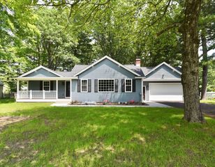 207 Hazardville Rd, Longmeadow, MA 01106