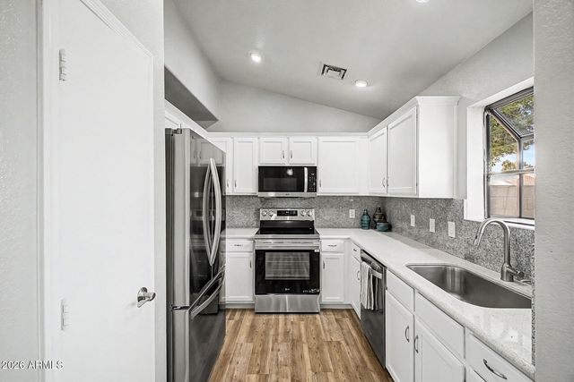 4407 E AMBERWOOD Drive, Phoenix, AZ 85048