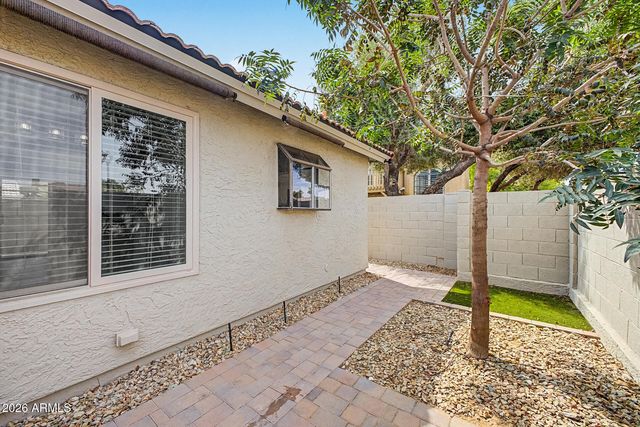 4407 E AMBERWOOD Drive, Phoenix, AZ 85048