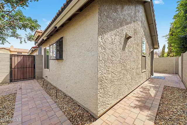 4407 E AMBERWOOD Drive, Phoenix, AZ 85048
