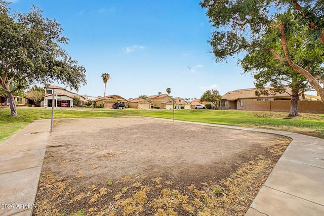 4407 E AMBERWOOD Drive, Phoenix, AZ 85048