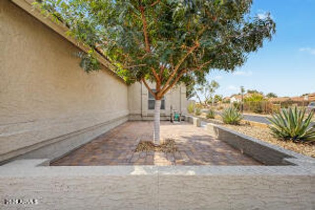 4407 E AMBERWOOD Drive, Phoenix, AZ 85048