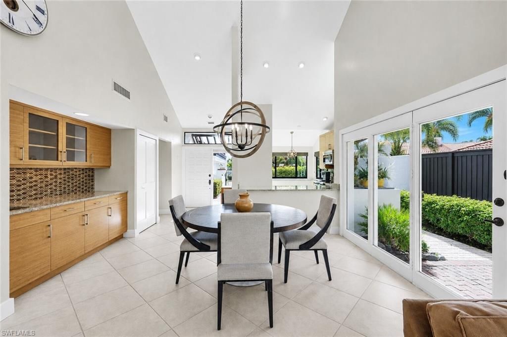 529 Bay Villas LN, NAPLES, FL 34108 — exterior