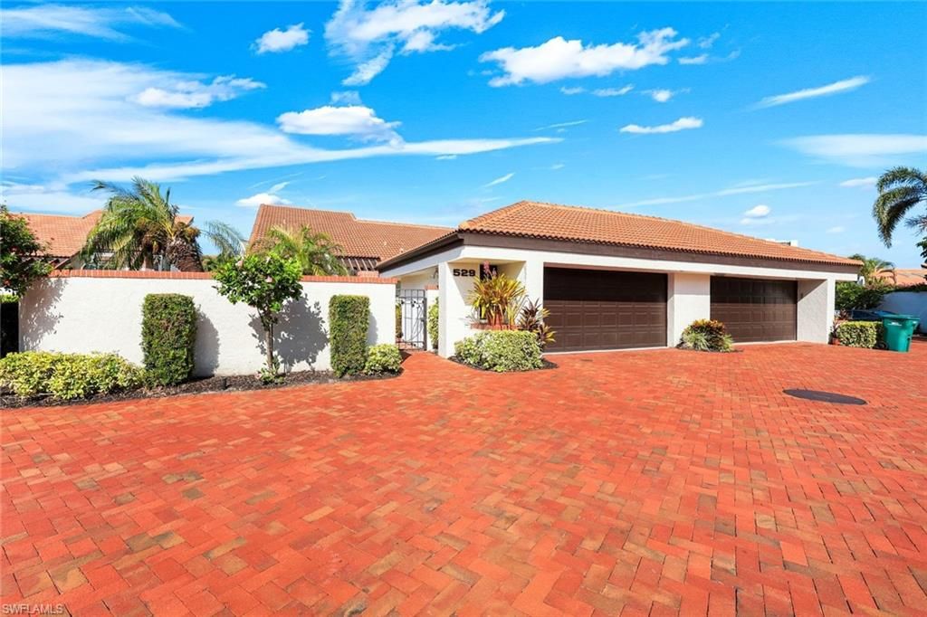 529 Bay Villas LN, NAPLES, FL 34108 — photo 2