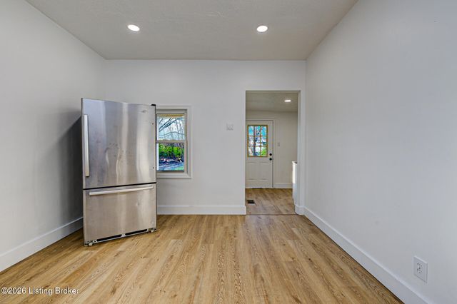 3226 W Jefferson St, Louisville, KY 40212