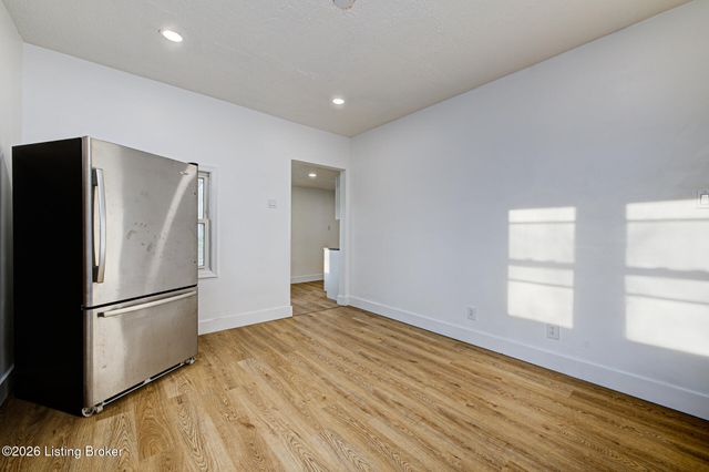 3226 W Jefferson St, Louisville, KY 40212