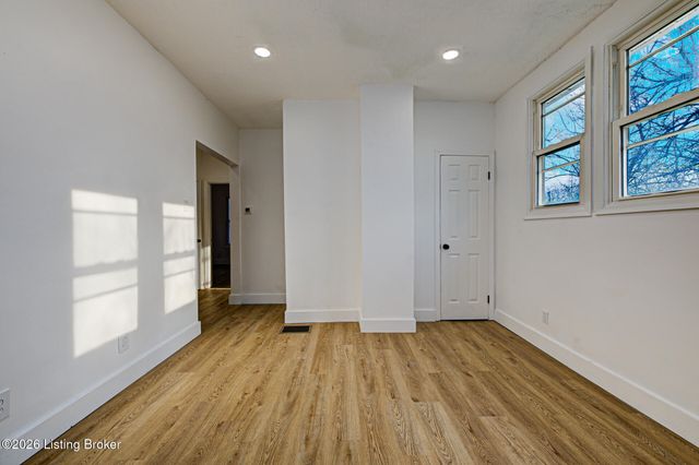 3226 W Jefferson St, Louisville, KY 40212