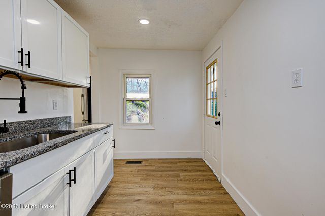 3226 W Jefferson St, Louisville, KY 40212