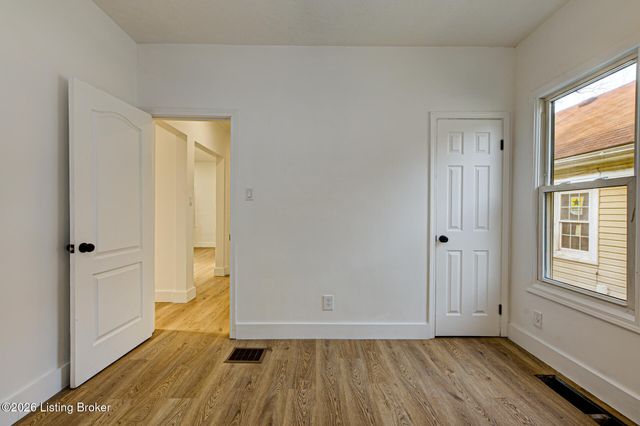 3226 W Jefferson St, Louisville, KY 40212