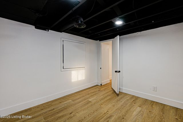 3226 W Jefferson St, Louisville, KY 40212