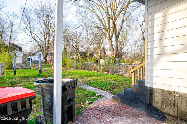 3226 W Jefferson St, Louisville, KY 40212