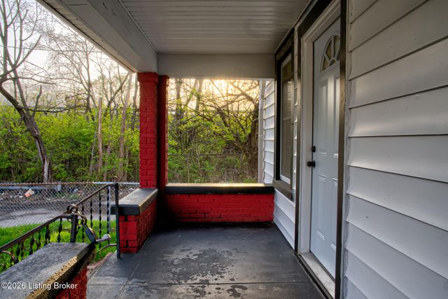 3226 W Jefferson St, Louisville, KY 40212