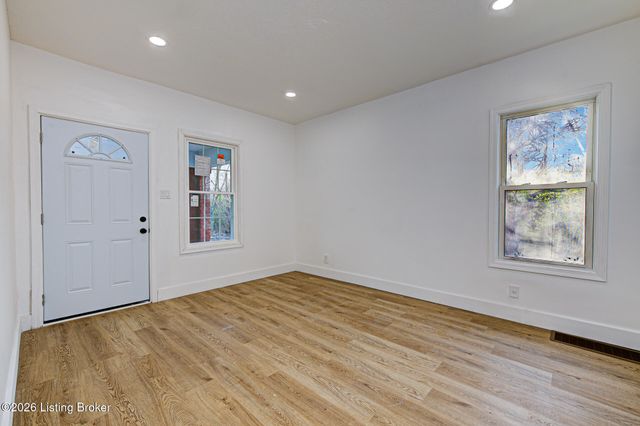 3226 W Jefferson St, Louisville, KY 40212