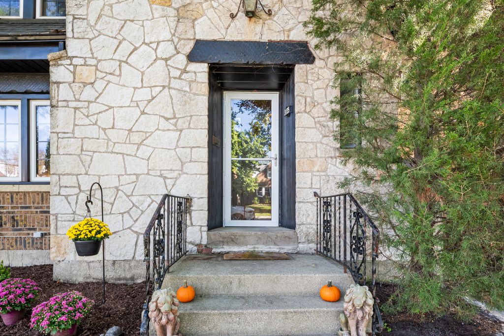 3135 Elm Avenue, Brookfield, IL 60513 — photo 2