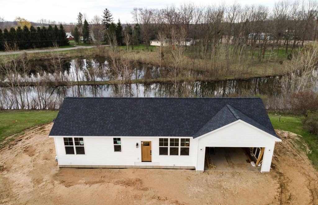 11639 E Bear Meadows Drive SE, Alto, MI 49302