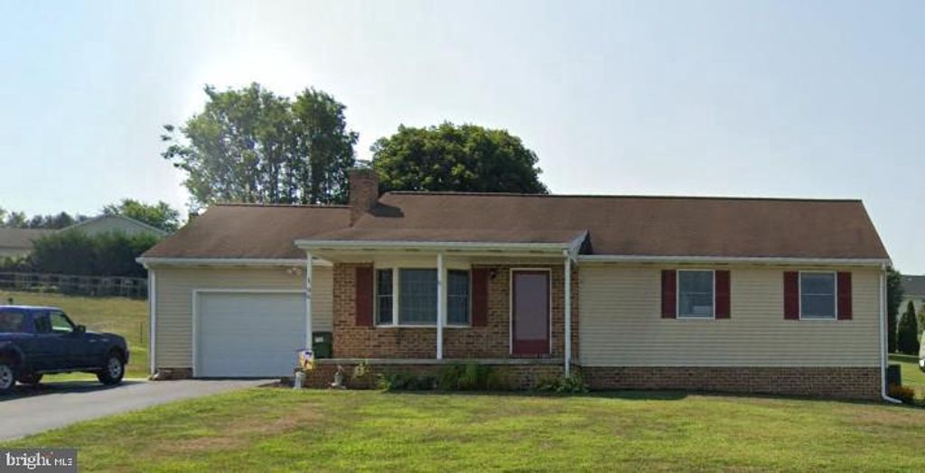186 SKYLITE DR, Hanover, PA 17331