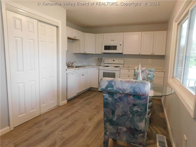 309 Charles Court, Hurricane, WV 25526