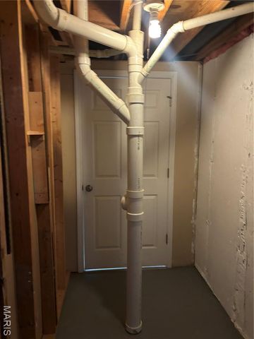 4205 Canal Drive, Hazelwood, MO 63034