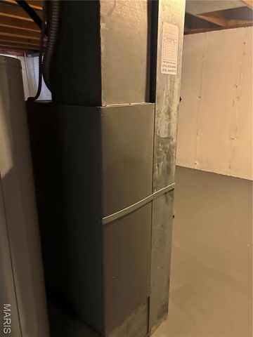 4205 Canal Drive, Hazelwood, MO 63034