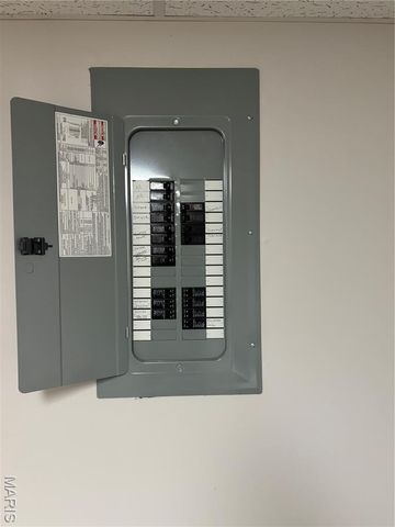 4205 Canal Drive, Hazelwood, MO 63034