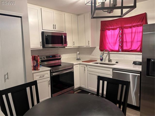 4205 Canal Drive, Hazelwood, MO 63034