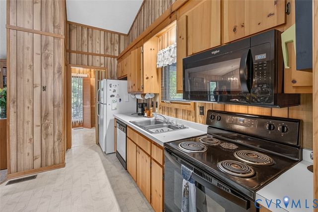 8281 Burnside Dr, Mechanicsville, VA 23116
