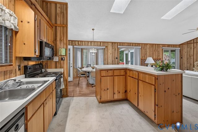 8281 Burnside Dr, Mechanicsville, VA 23116