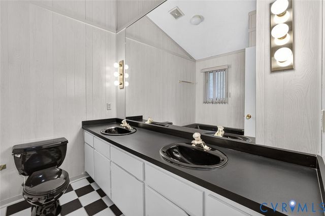 8281 Burnside Dr, Mechanicsville, VA 23116