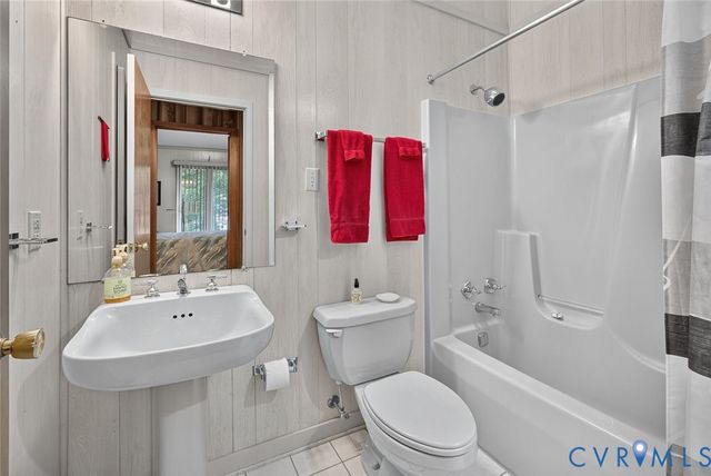 8281 Burnside Dr, Mechanicsville, VA 23116