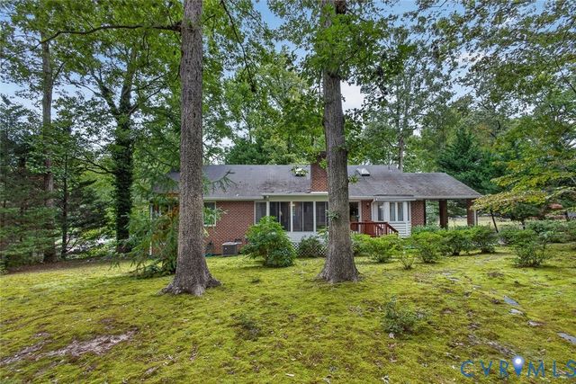 8281 Burnside Dr, Mechanicsville, VA 23116