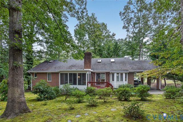 8281 Burnside Dr, Mechanicsville, VA 23116