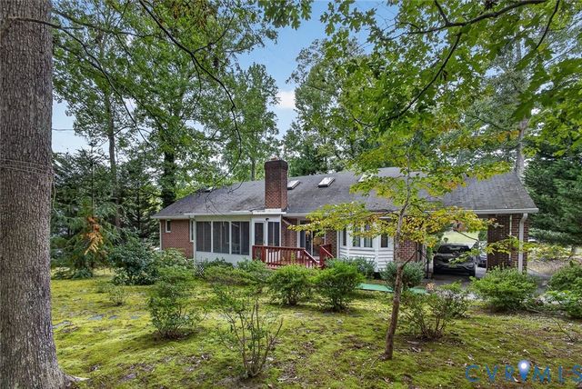 8281 Burnside Dr, Mechanicsville, VA 23116
