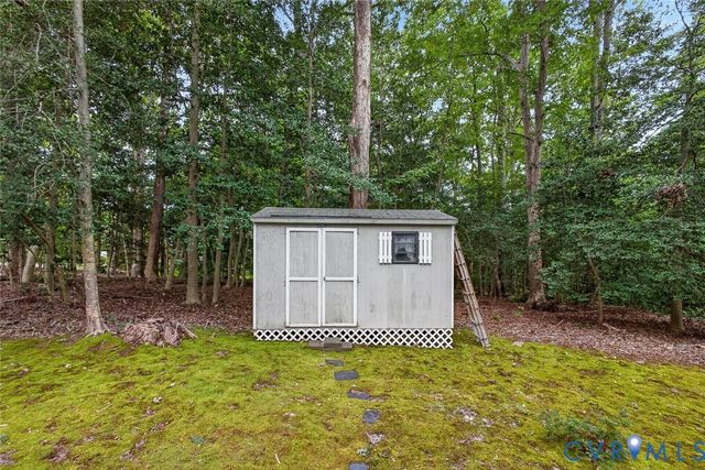 8281 Burnside Dr, Mechanicsville, VA 23116