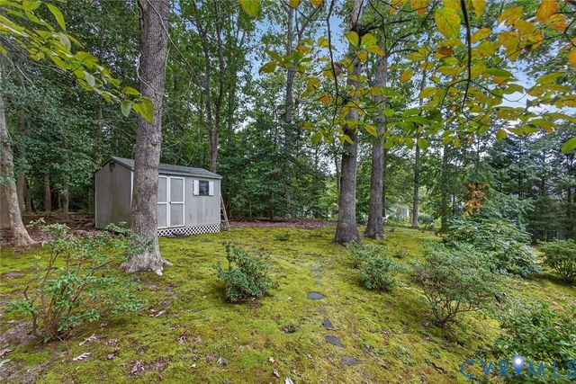 8281 Burnside Dr, Mechanicsville, VA 23116