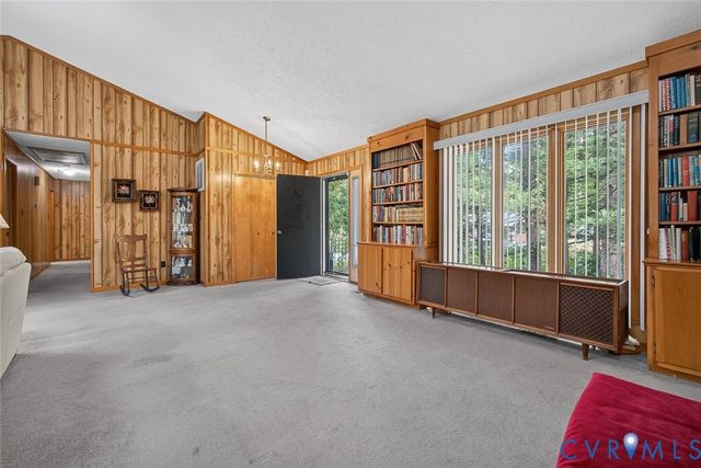 8281 Burnside Dr, Mechanicsville, VA 23116