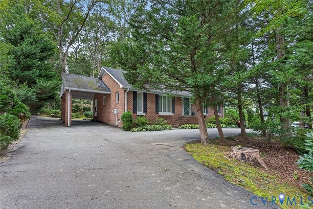 8281 Burnside Dr, Mechanicsville, VA 23116