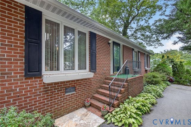 8281 Burnside Dr, Mechanicsville, VA 23116