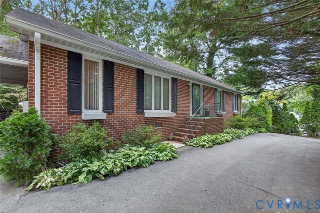 8281 Burnside Dr, Mechanicsville, VA 23116