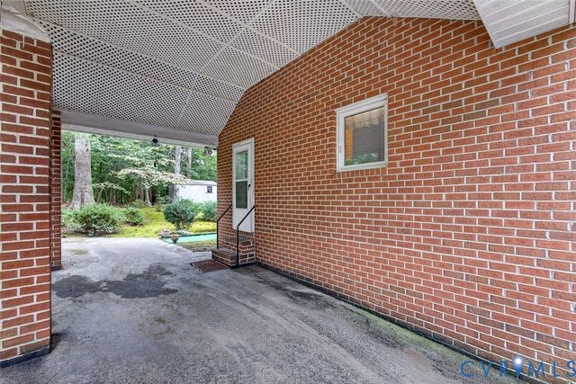 8281 Burnside Dr, Mechanicsville, VA 23116