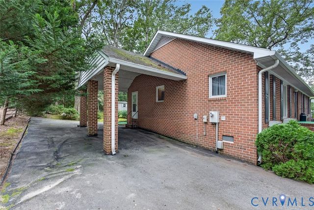 8281 Burnside Dr, Mechanicsville, VA 23116