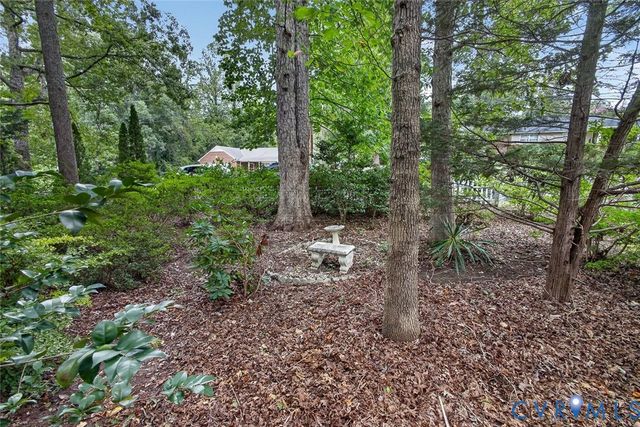 8281 Burnside Dr, Mechanicsville, VA 23116