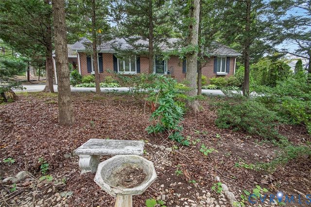 8281 Burnside Dr, Mechanicsville, VA 23116