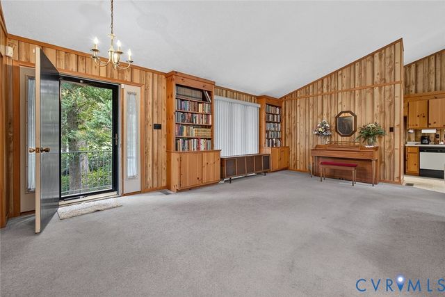 8281 Burnside Dr, Mechanicsville, VA 23116
