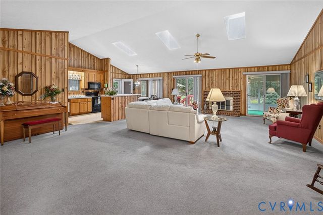 8281 Burnside Dr, Mechanicsville, VA 23116