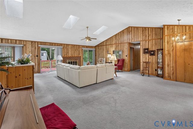 8281 Burnside Dr, Mechanicsville, VA 23116
