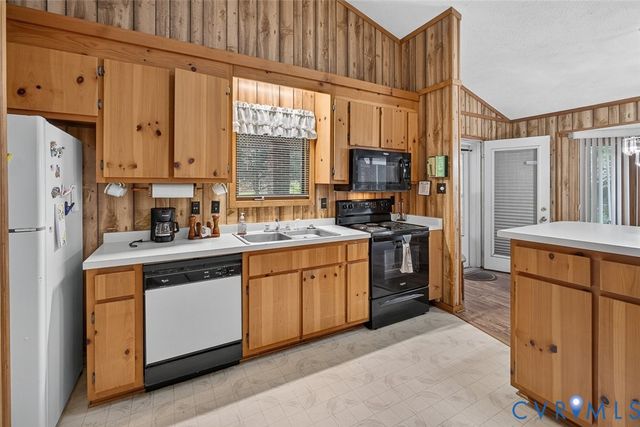 8281 Burnside Dr, Mechanicsville, VA 23116