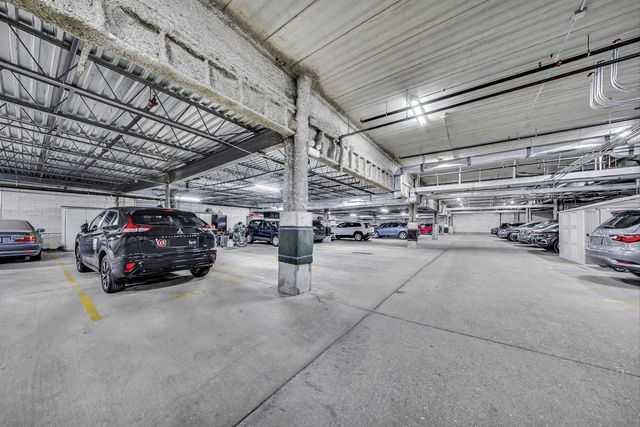 2040 W BELMONT Avenue 304, Chicago, IL 60618