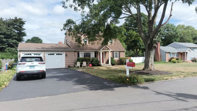 5 Crocus Lane, Norwalk, CT 06851
