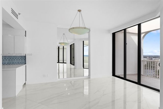 2000 Island Blvd PH-5, Aventura, FL 33160