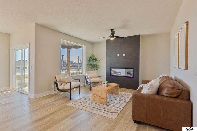 12003 S 114th Avenue, Papillion, NE 68046